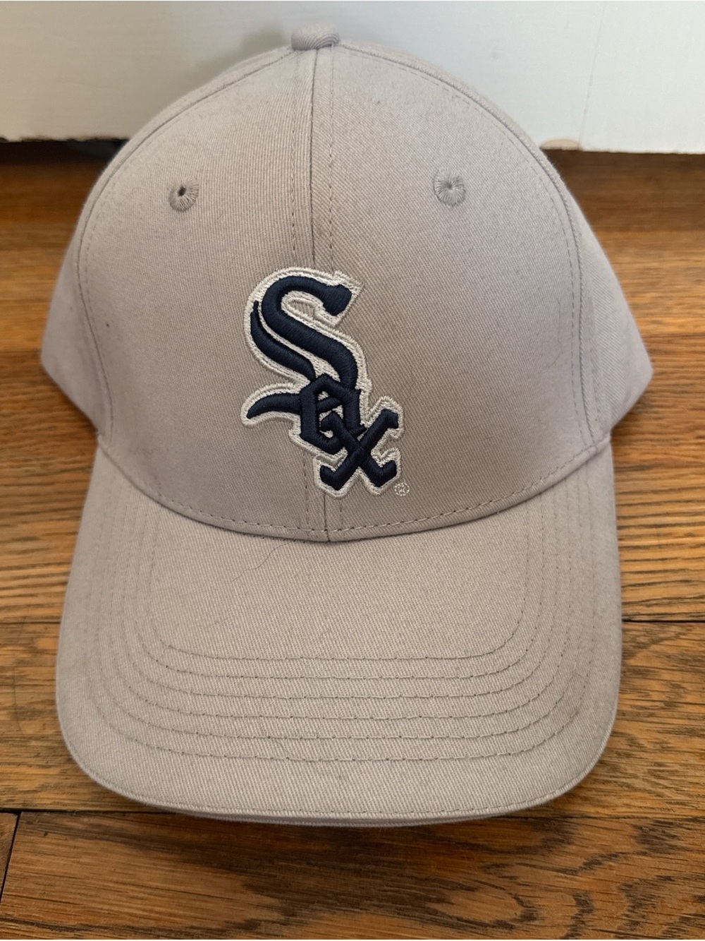 Chicago White Sox Baseball Cap - Light Gray with Navy Logo